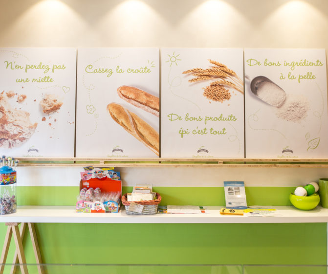 boutique copaline mange debout tréteaux bois étagère panneaux communication