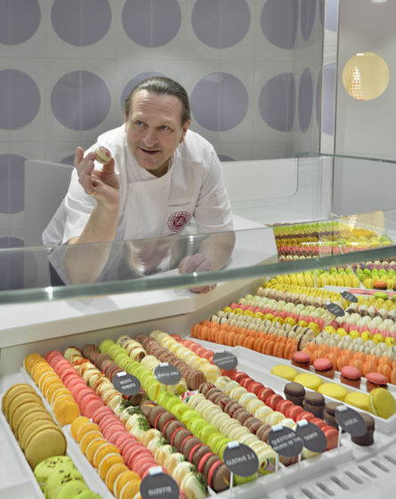 boutique macarons gourmands Yannick Lefort présentation macaron conception studio frvr