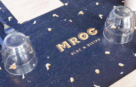 mroc bloc et bistrot plateau table impression sur bois logo conception studio frvr