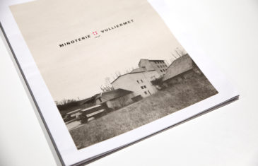 brochure graphisme Vuillermet Savoie journaux empilés
