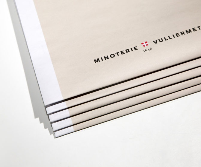 brochure graphisme Minoterie Vuillermet Savoie journaux empilés