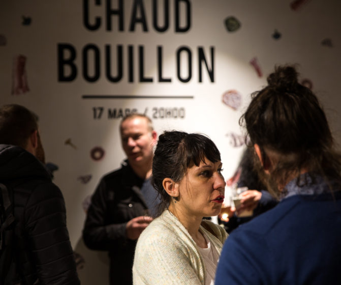 scénographie soirée cuisign Chaud bouillon visuel adhésif sur mur conception et mise en scène studio frvr