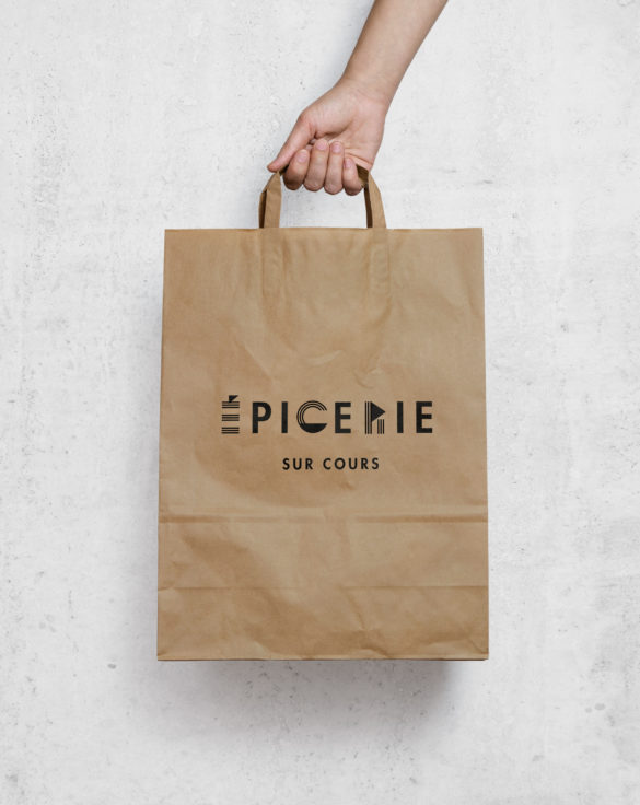 épicerie sur cours logo et identité visuelle détail shopping bag par le studio de design frvr
