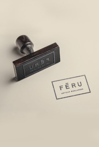 Féru artisan boulanger logo et identité visuelle détail tampon conçu par le studio frvr